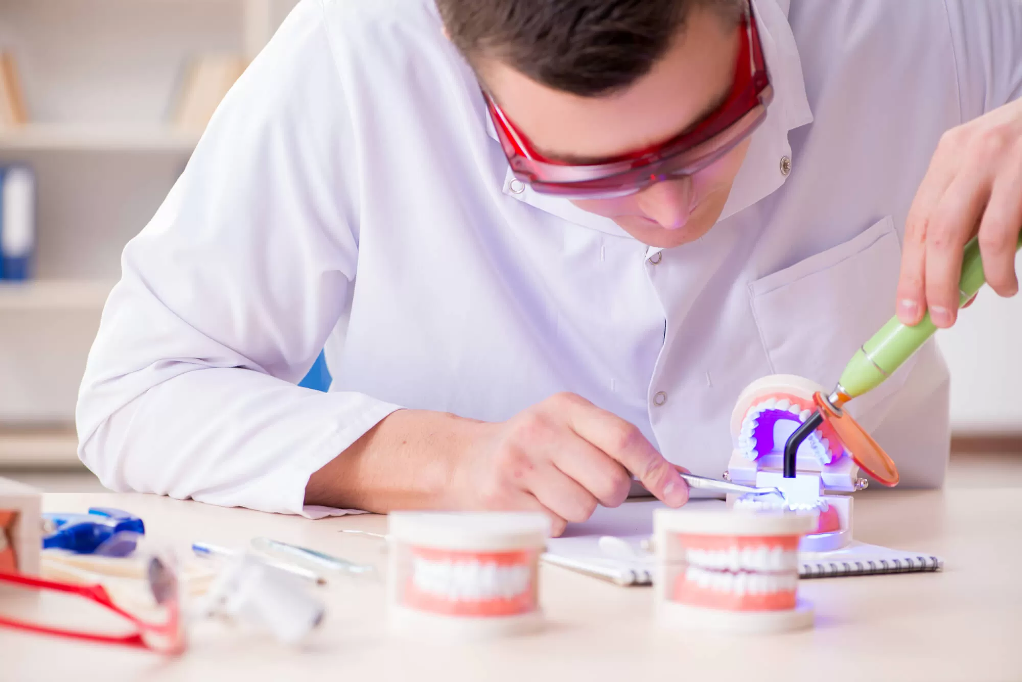 dentist-fixing-dental-Implants-in-Vero-Beach